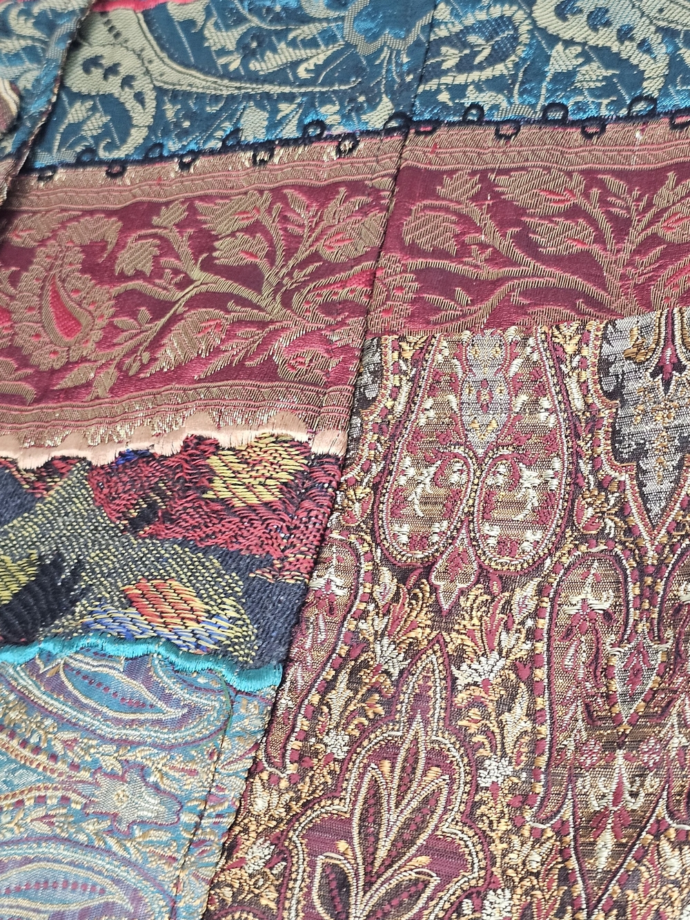 Vintage TravelSmith Women's Silk Blend Vest Sz L Brocade Paisley Patchwork Boho - Picture 6 of 12